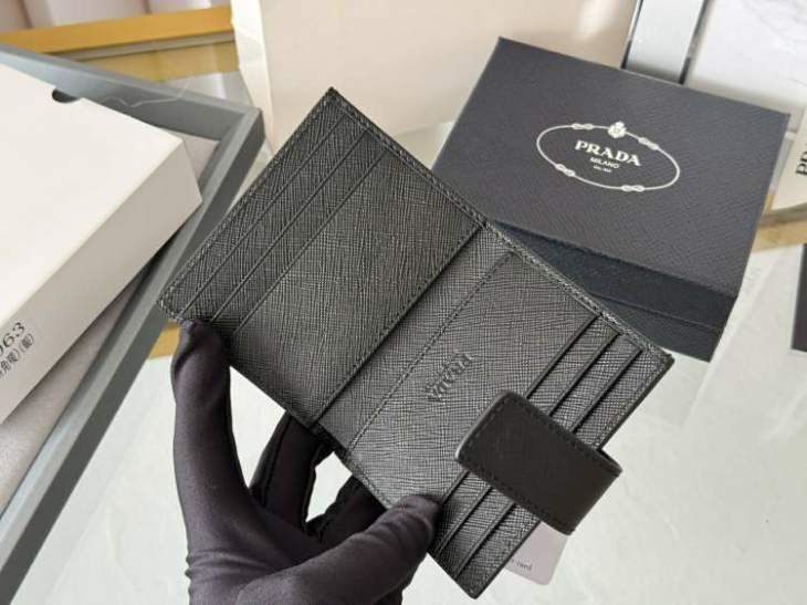 Picture of Prada Wallets _SKUfw192329803fw